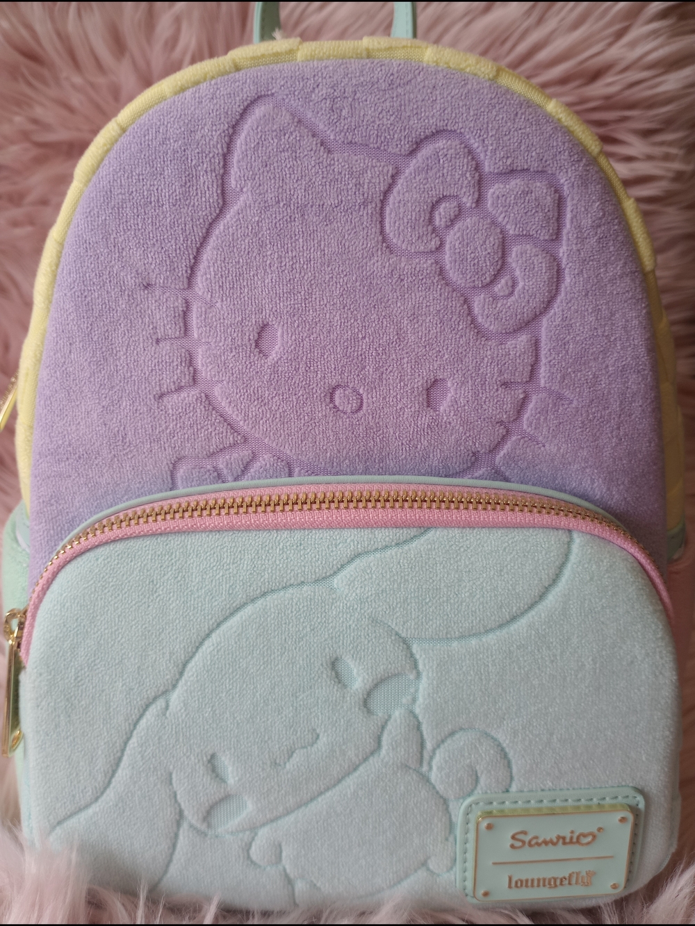 SDCC Limited Edition Hello Kitty & Friends Color Block Terry Cloth Mini Backpack - Picture 12 of 12